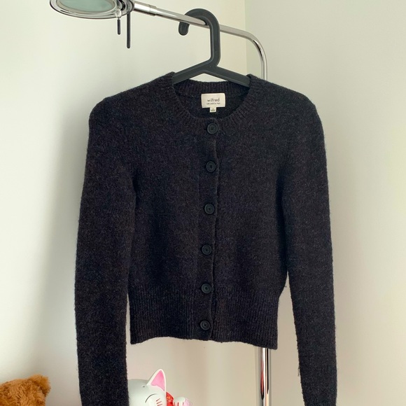 SOLD!!!!!! Wilfred Button-up Cardigan - Picture 2 of 4